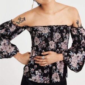 NWOT American Eagle Floral Off the Shoulder Blouse size XS